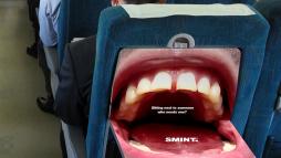 Реклама леденцов в самолете