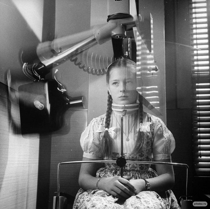 Вращающийся аппарат для рентгена, который делает панорамный снимок зубов (1960 г.)