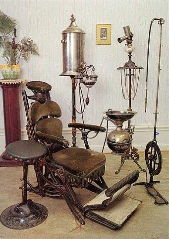 Оборудование зубоврачебного кабинета XIX века