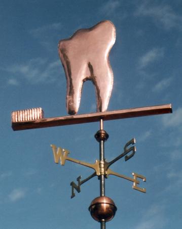 Флюгер на доме стоматолога