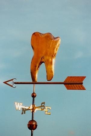 Флюгер на доме стоматолога 3