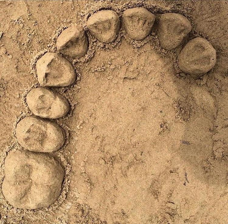 Зуб из песка 11