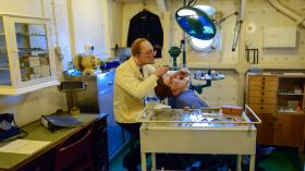 Стоматологический кабинет на крейсере - музее "Белфаст"