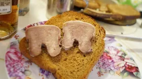 Зубы на хлебе