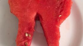Зуб из арбуза