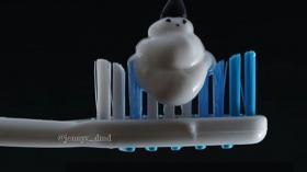 Снеговик из зубной пасты
