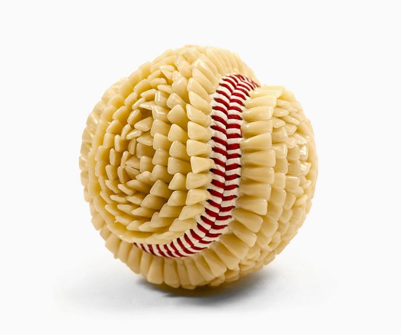 Зубной бейсбольный мяч