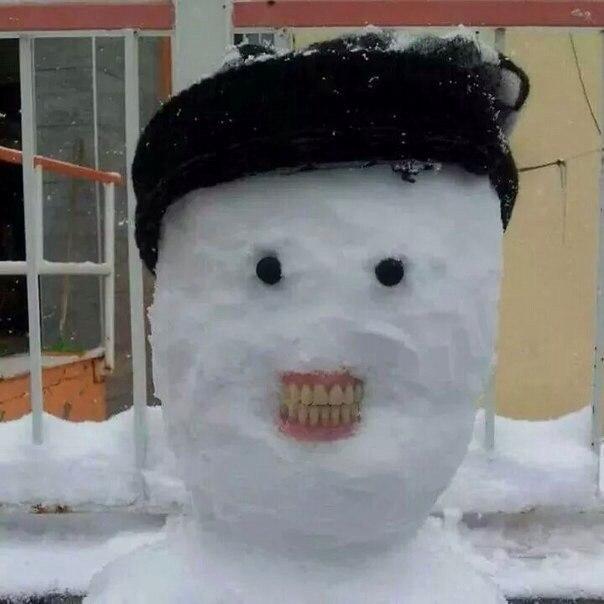 Зубастый снеговик