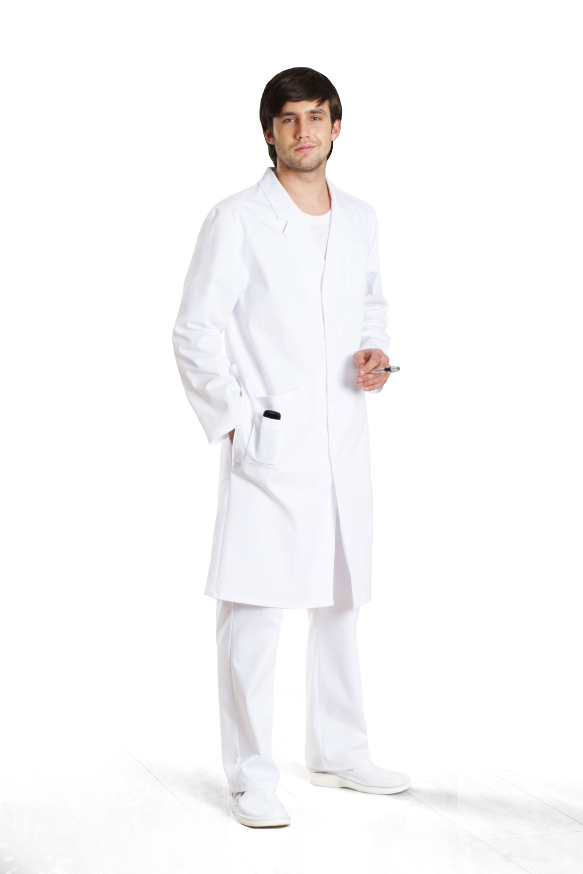 Белый халат медицинский мужской. Медицинский костюм мужской Медстиль. Халат медицинский мужской. Врачебный халат мужской. Мужчина в медицинском халате.
