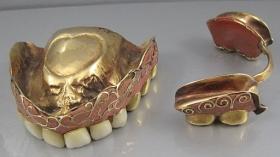 Старинные зубные протезы