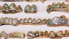 Коллекция грилзов (украшений) на зубы