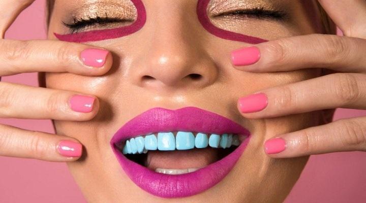 Косметическая компания Chrom выпустила линейку цветных лаков для зубов