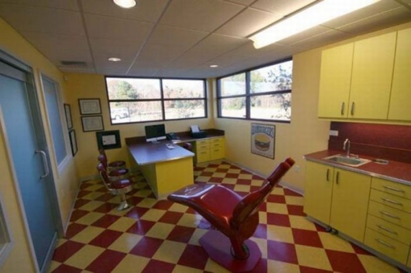 Арканзасский стоматологический кабинет в стиле 1950-х