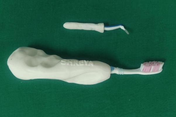 Для пациентов с ограниченными возможностями индийские ученые разрабатывают специальную ручку для зубной щетки