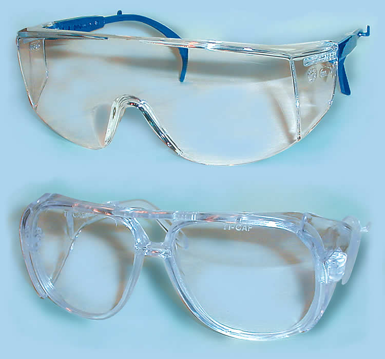 Очки защитные экран. Защитные очки для медперсонала. Защитные пластмассовые очки медицинские. Защитные очки и экраны. Защитные очки медицинские и защитные экраны.