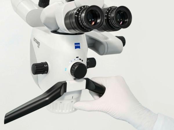 На IDS 2017 компания Zeiss презентовала стоматологический микроскоп EXTARO 300