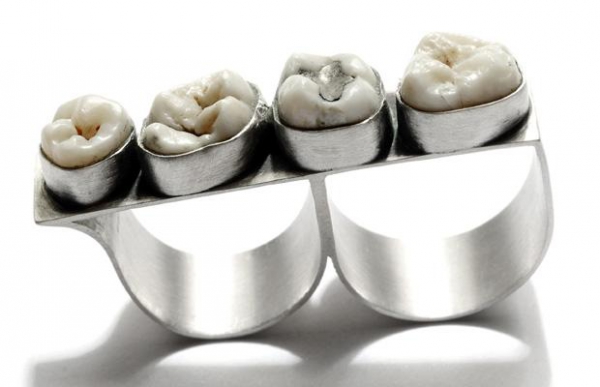 Зубные украшения или украшения из зубов