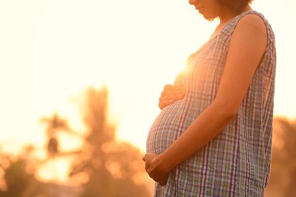 Уровень витамина D беременной женщины может быть связан с риском развития кариеса ребенка