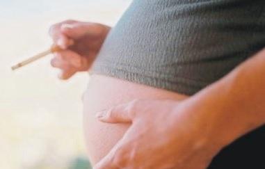 Курение во время беременности приводит к расщелине твердого неба у ребенка